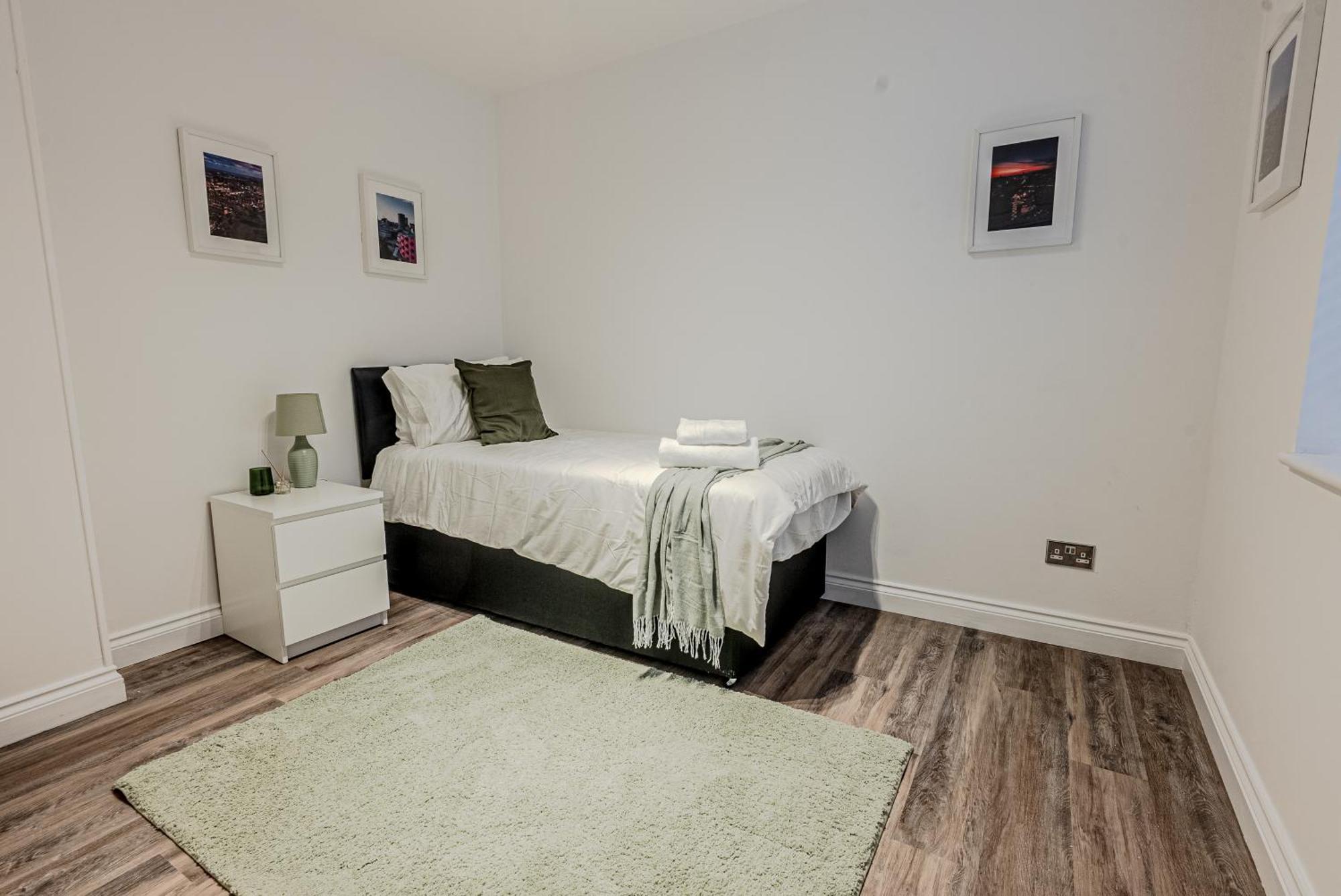 Stunning Three Bedroom Townhouse In The Jewellery Quarter, Birmingham City Centre Sleeps 5- Free Parking ภายนอก รูปภาพ